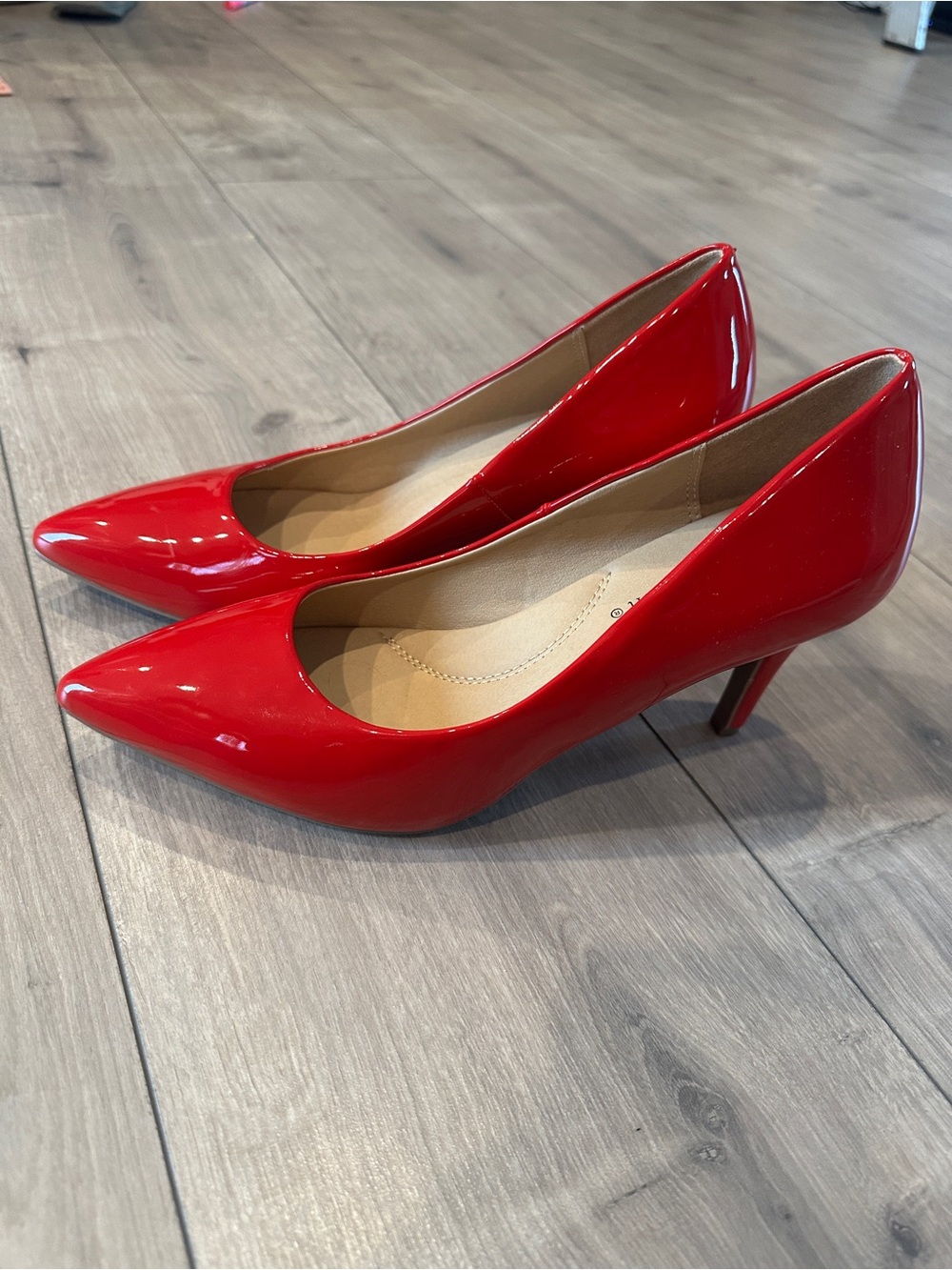 City Classified Comfort Red Patent Pointed Toe Heels Size 8.5